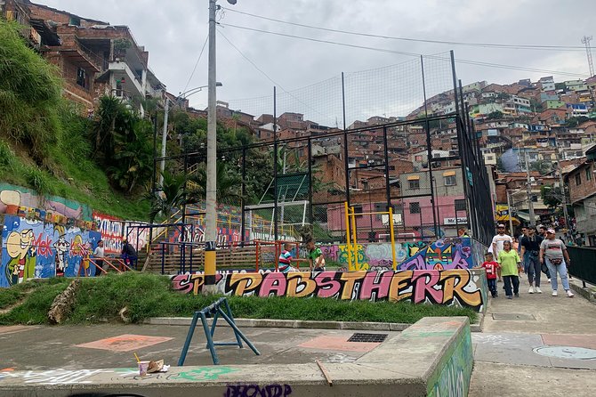 Pablo Escobar +Comuna13 tour - Why the private format changes the day
