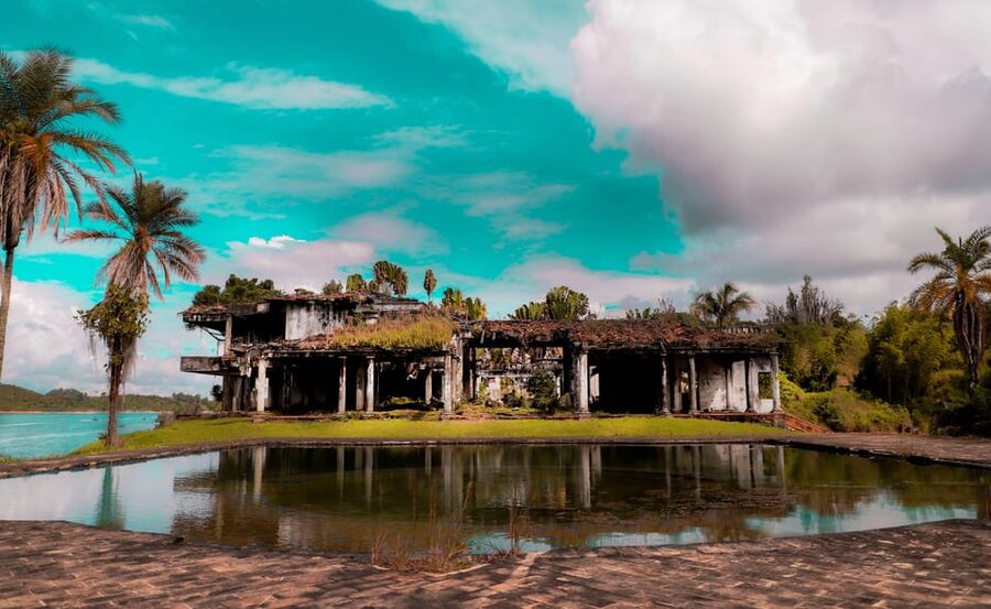 Pablo Escobar Mansion+Paintball+Boat+ATV (Private Guatape) - Crossing the lake by boat