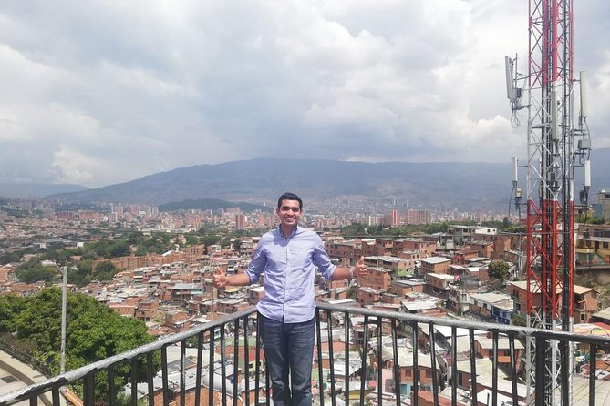 Pablo Escobar tour and comuna 13 - Who should book this experience?