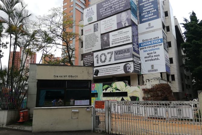 Pablo Escobar Tour And Comuna 13 - Comuna 13, graffiti, and the city’s changing image