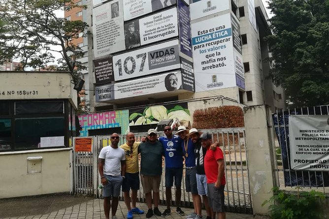 Pablo Escobar Tour - Private and affordable TOUR - The New Colombia - Andrés and the value of a strong guide