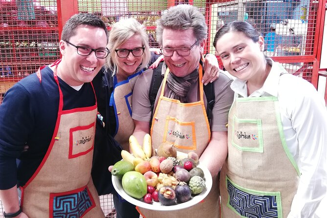 PALOQUEMAO MARKET FOOD TOUR. EXOTIC FRUIT. LOCAL SNACKS. /Min 2 pax - Key points at a glance