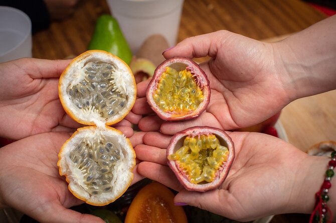 PALOQUEMAO MARKET FOOD TOUR. EXOTIC FRUIT. LOCAL SNACKS. /Min 2 pax - The fruit tasting: the heart of the morning
