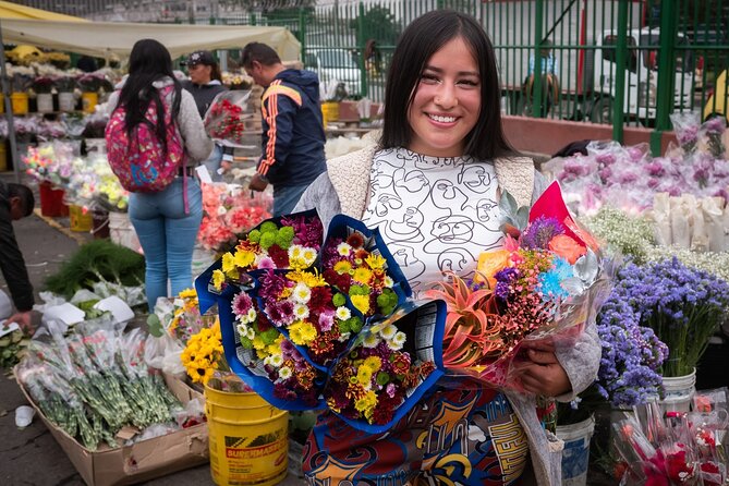 PALOQUEMAO MARKET FOOD TOUR. EXOTIC FRUIT. LOCAL SNACKS. /Min 2 pax - How the private format affects the experience