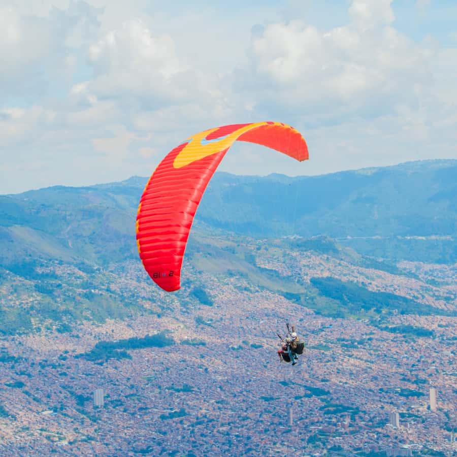 Paraglide over beautiful Medellin - Breakfast before the adrenaline