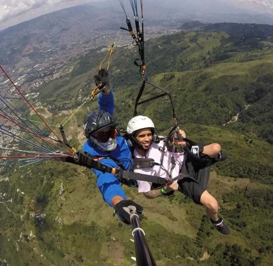 Paragliding Medellin with Transportation and free Videos - What the $124 price really covers