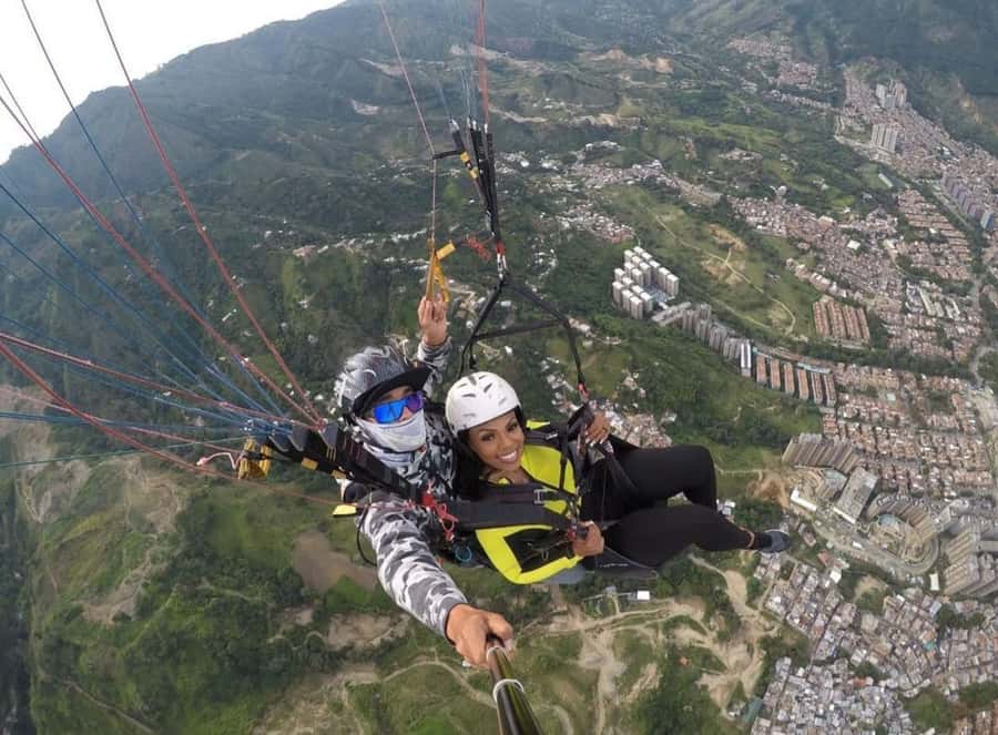 Paragliding Medellin with Transportation and free Videos - The 15-minute flight above Medellín and Bello