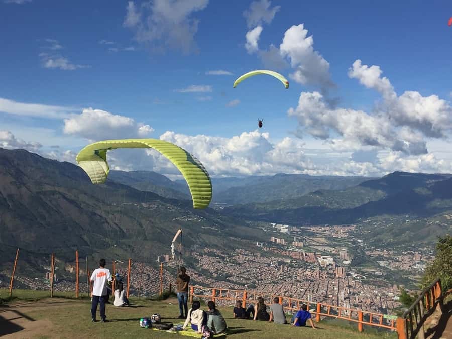 Paragliding the Andes from Medellín - Leaving El Poblado in a private car