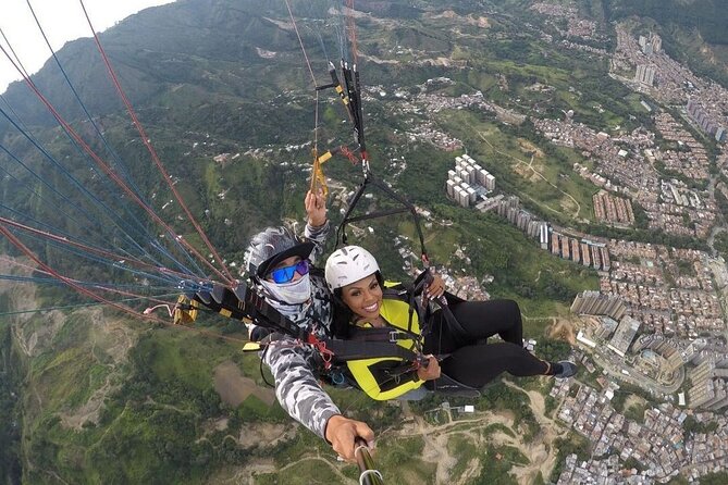 Paragliding Tour from Medellin with Transportation and Videos HD - The Ride From Medellín to the Hills