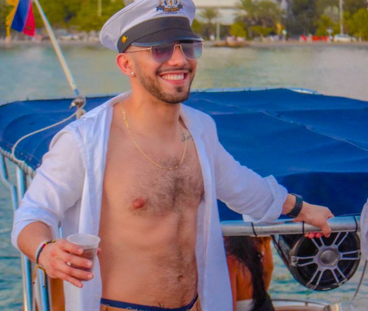 Party Boat in Cartagena Bay with NightClub Ticket - The boat size and comfort question