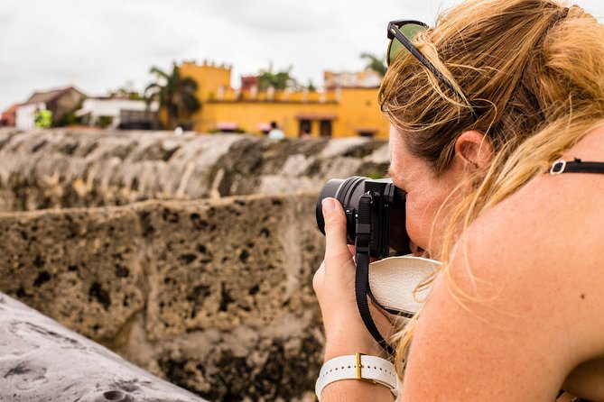 Photography Tours, Experience Cartagena Through your lens - Learning aperture, shutter speed, and ISO on the street