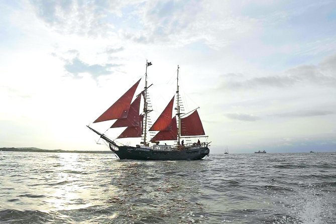 Premium Pirate Beach Adventure, Open sea Rope Swing, Drinks+Lunch - San Fernando de Bocachica and the battle for the bay