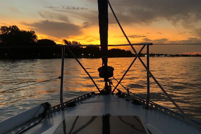 Private Boat Tour to Rio de la Plata and Delta El Tigre with Wine on Board - Empanadas, wine, and a distinctly Argentine touch