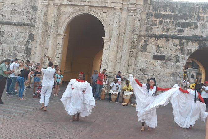 Private Cartagena city and street food tour. - San Felipe de Barajas and Cartagena’s military past