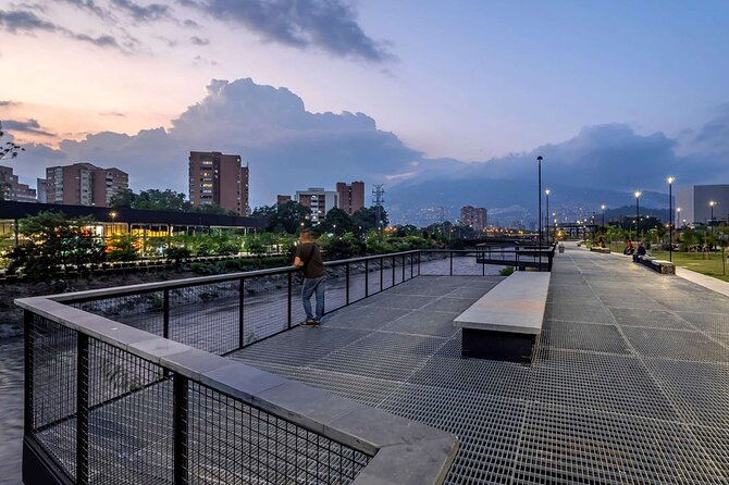 Private City Tour Medellin with Comuna 13 Tour - Two hours in Comuna 13