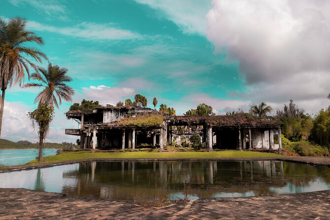 (Private Guatapé) Mansion Pablo Escobar+Paintball+Cuatrimoto+Boat - Climbing the 659 steps of Piedra del Peñol