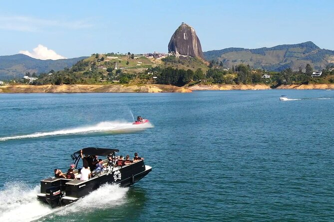 (Private Guatapé) Mansion Pablo Escobar+Paintball+Cuatrimoto+Boat - Lunch and the zócalo streets of Guatapé