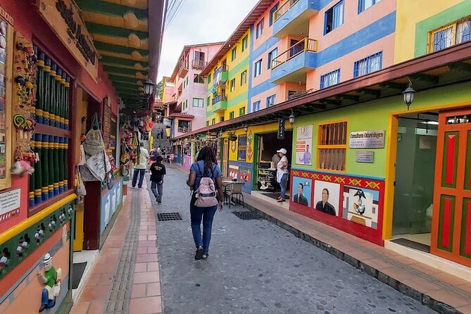Private Guatape tour - The long road east from Medellín
