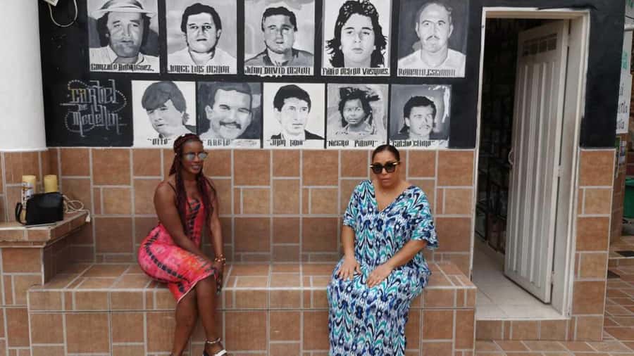 Private Pablo Escobar Tour - Dark days and the new Medellin - Guides Andrés and Daniel