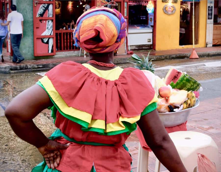 Private Street Food Tour in Walled City and Getsemani - Meeting your guide in Cartagena