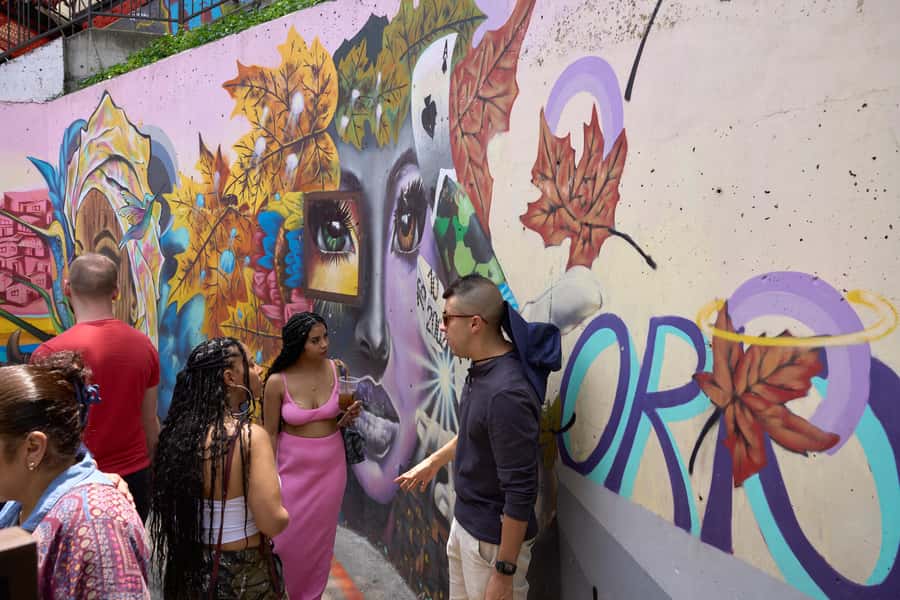 Private Tour Comuna 13 with Cable Car - Reading the murals instead of only photographing them