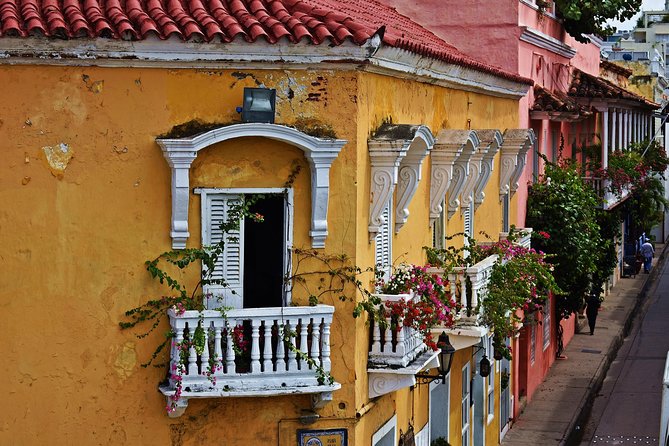 Private transportation from Santa Marta city to Cartagena - Four hours on the road, with room for real-world delays