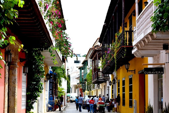 Private transportation from Santa Marta city to Cartagena - Meeting your driver at the Santa Marta hotel