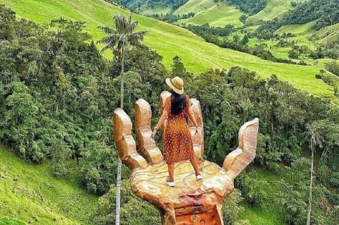 Salento, Cocora+Filand PREMIUM PLAN. exit: Pereira/Armenia. - Filandia closes the day with a wide coffee-region view