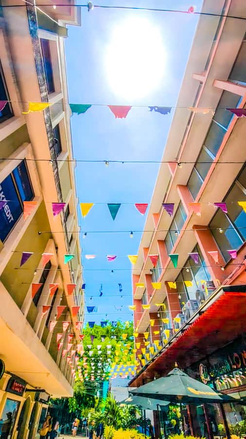 Salida de Cartagena: City Tour a Barranquilla & Santa Marta - Santa Marta shifts the mood