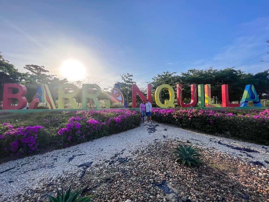 Salida de Cartagena: City Tour a Barranquilla & Santa Marta - Barranquilla begins with big public landmarks