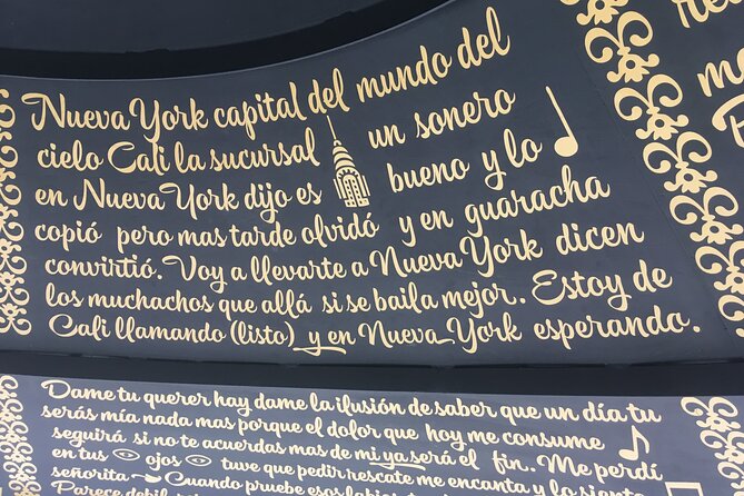 Salsa & Music Tour of Cali - Meeting the music at the Trumpet of Niche Monument