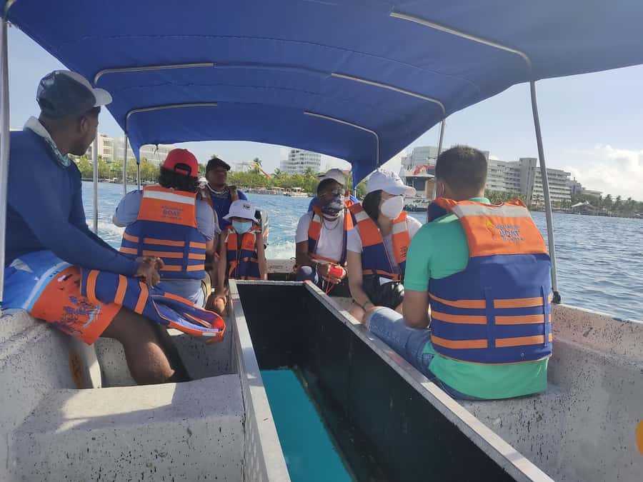 San Andres: Acuario Key Premium Tour - Looking through the glass for 20 to 25 minutes