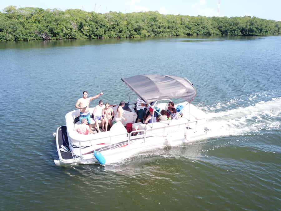 San Andrés: Island Pontoon Boat Tour - Music changes the feel of the boat ride