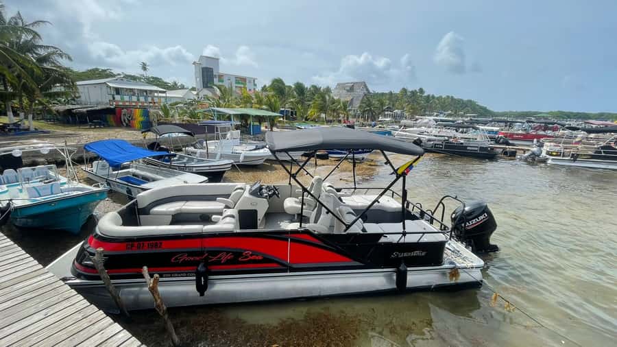 San Andrés: Island Pontoon Boat Tour - Meeting point and timing need careful attention