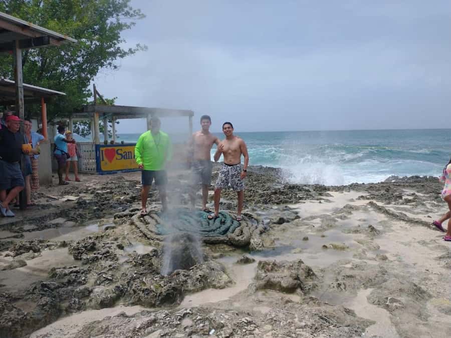 SAN ANDRES: Island Tour by Chiva + Hoyo Soplador - Morgan’s Cave and the pirate story