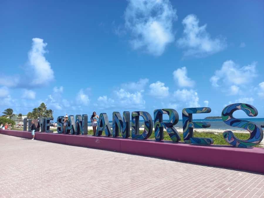 SAN ANDRES: Island Tour by Chiva + Hoyo Soplador - How to keep the extra costs under control