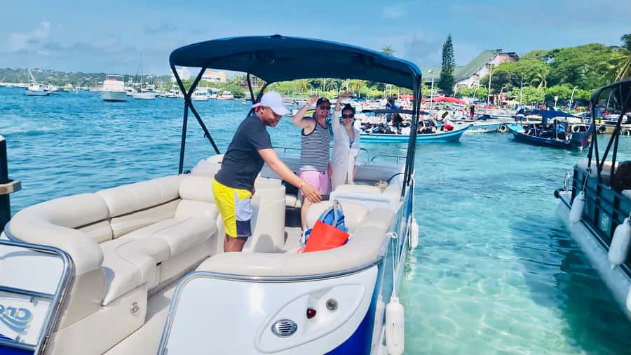 San Andres: Private Boat Trip with Aquarium and Beach Stops - Why a private boat makes sense in San Andrés