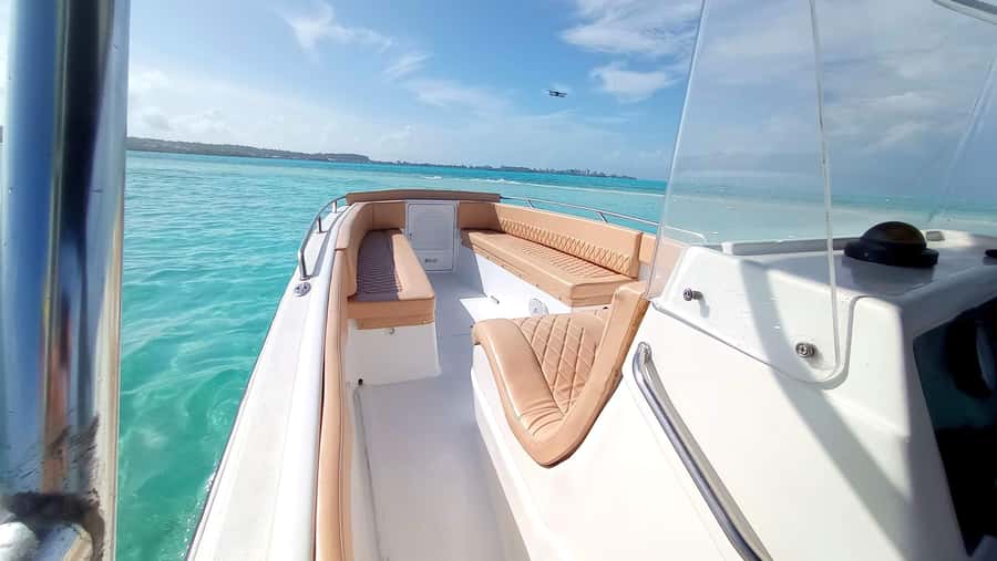 San Andres: Private San Andres Bay Tour by Luxury Speedboat - What the $450 price really buys