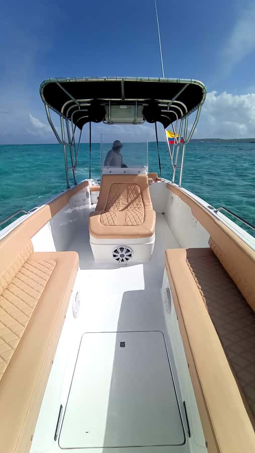 San Andres: Private San Andres Bay Tour by Luxury Speedboat - White Watta Beach and the floating bars