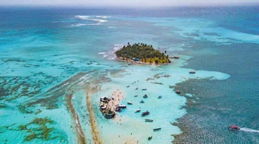 San Andres: Transfer by Boat + Natural Aquarium - The short boat ride from two San Andrés piers