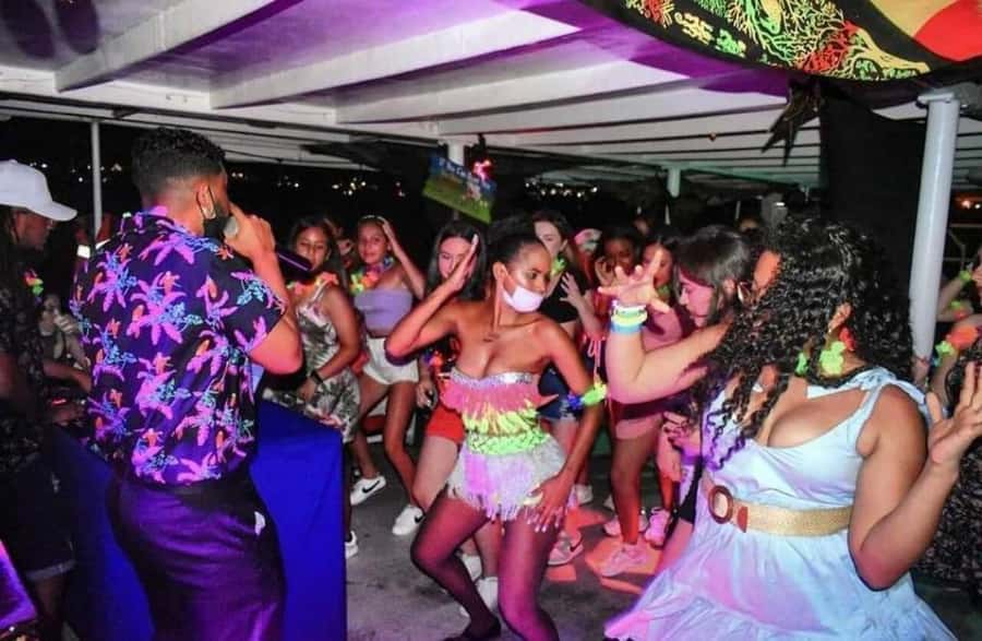 San Andres: White Party on boat with open bar, dinner and dancers! - What this San Andrés White Party cruise is really about