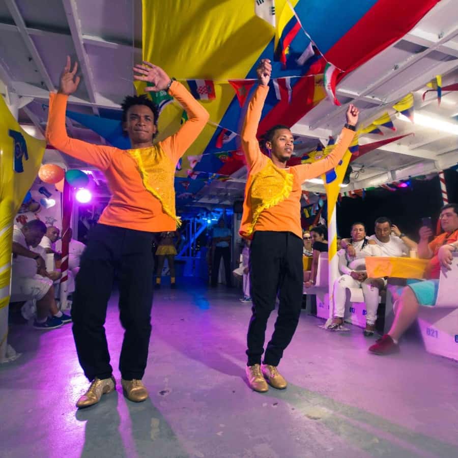 San Andres: White Party on boat with open bar, dinner and dancers! - How the evening may flow