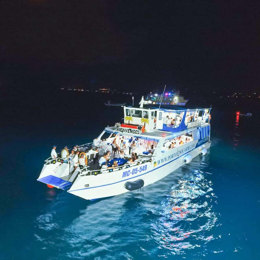 San Andres: White Party on boat with open bar, dinner and dancers! - Boarding at Marina Portofino