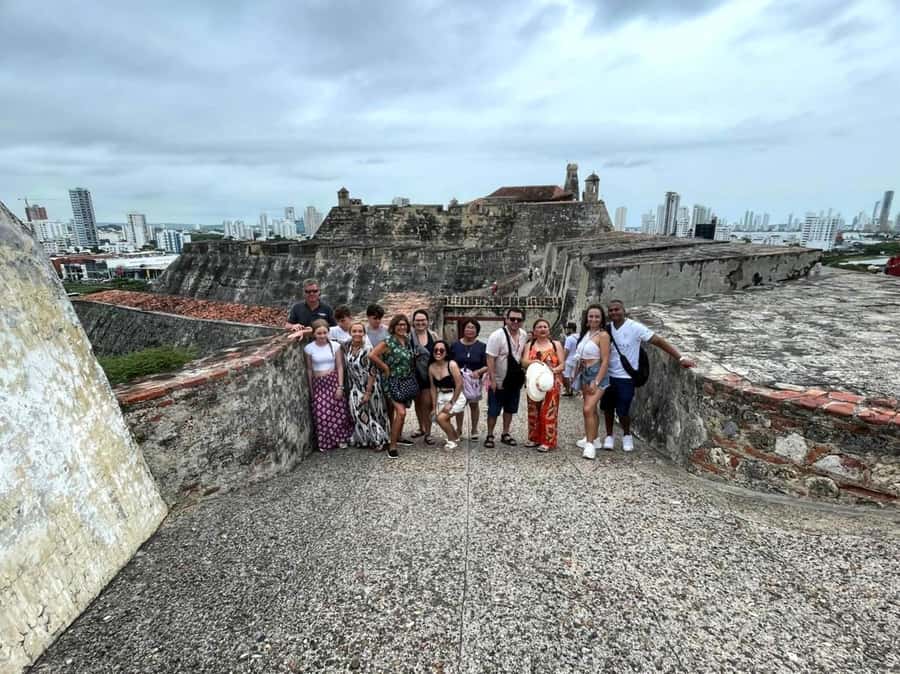 San Felipe Castle and Getsemani Walking Tour with tickets - Starting among Getsemaní’s murals