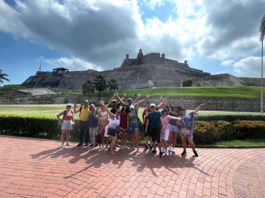 San Felipe Castle and Getsemani Walking Tour with tickets - The walk from Getsemaní to San Felipe Castle