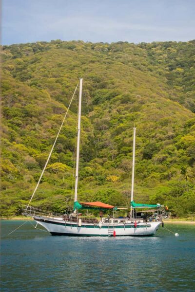 Sailboat day tour to Tayrona Park