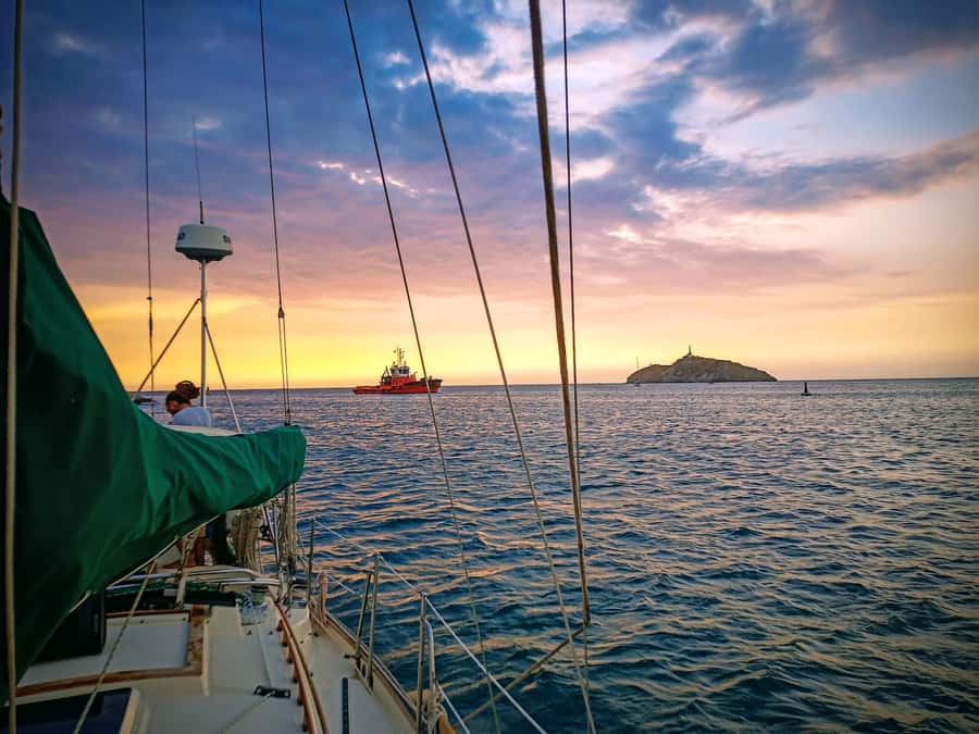 Santa Marta: Sunset Cruise Around the Bay - The 10-minute safety briefing before departure