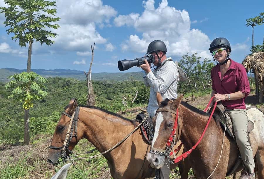 Scenic Horseback Ride in Tropical Mountain Reserve - A 15-kilometer horseback ride with a biologist