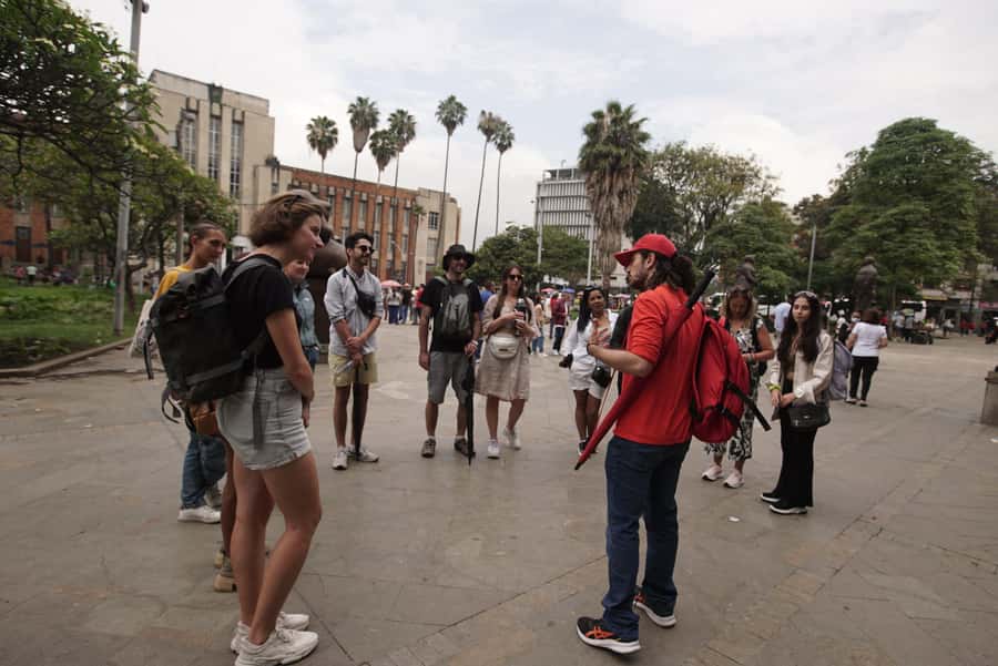 Shared Medellín Downtown Tour with Wireless Audio - Key points at a glance