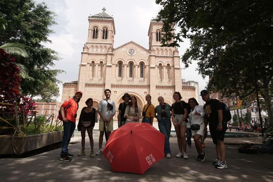 Shared Medellín Downtown Tour with Wireless Audio - Art, passages, and the daily center of the city